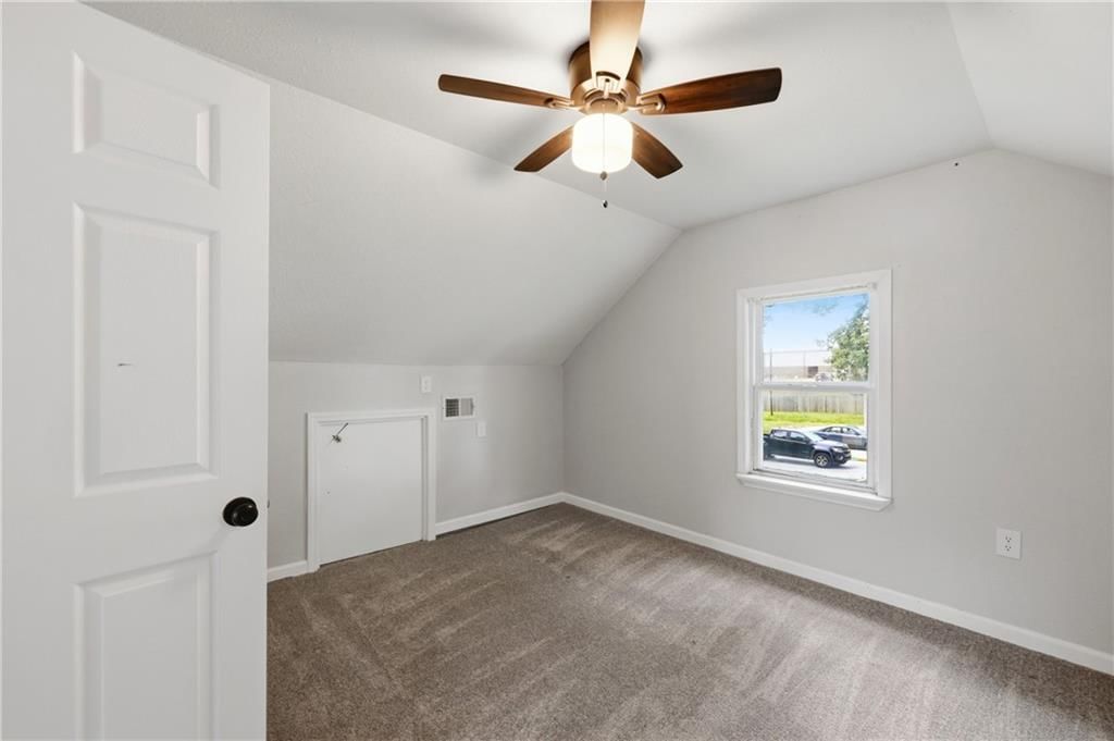 604 NE Douglas Street — photo 16