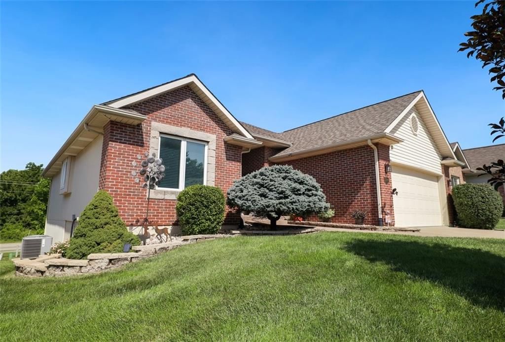 3228 S Cardinal Court — photo 2