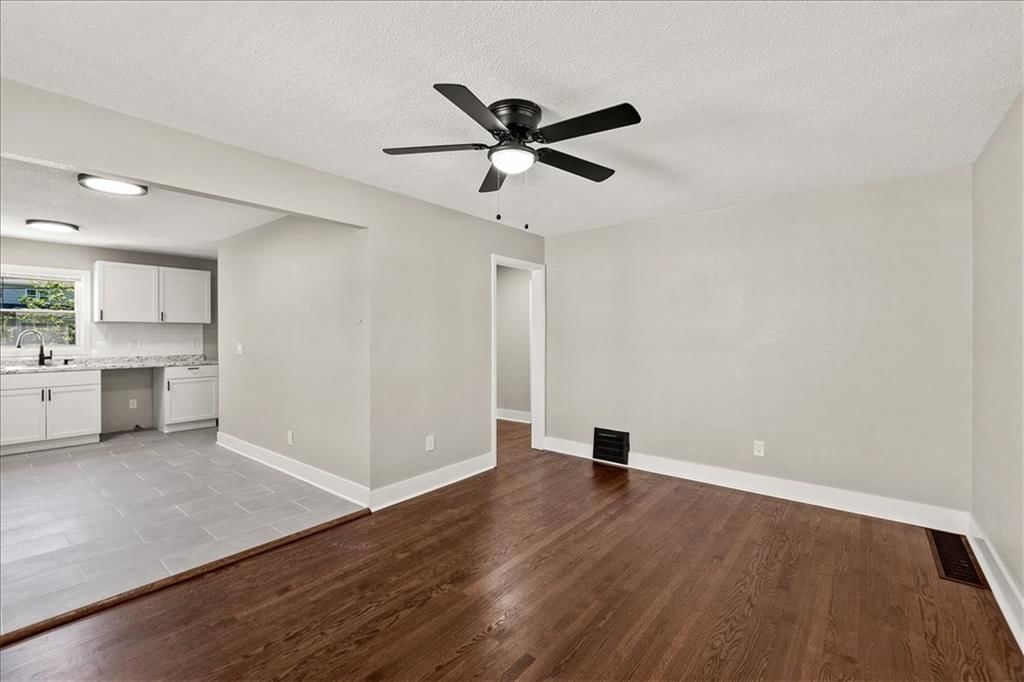 4211 E 67th Terrace — photo 6