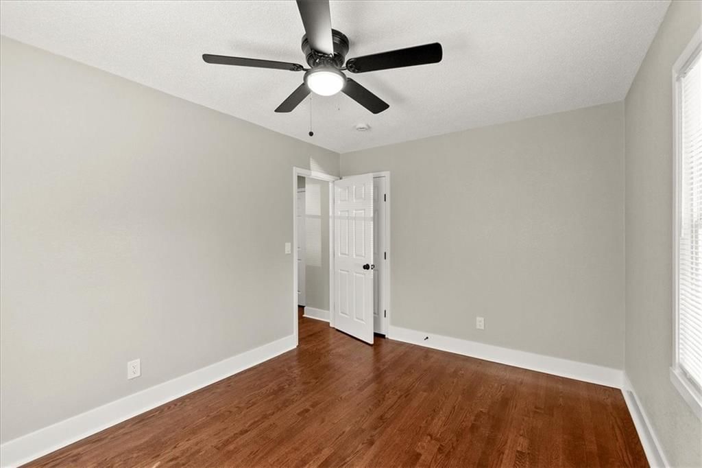 4211 E 67th Terrace — photo 11