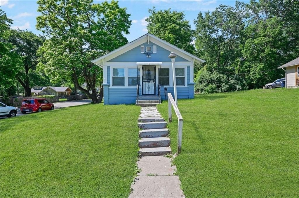 2917 E 61st Street — photo 3