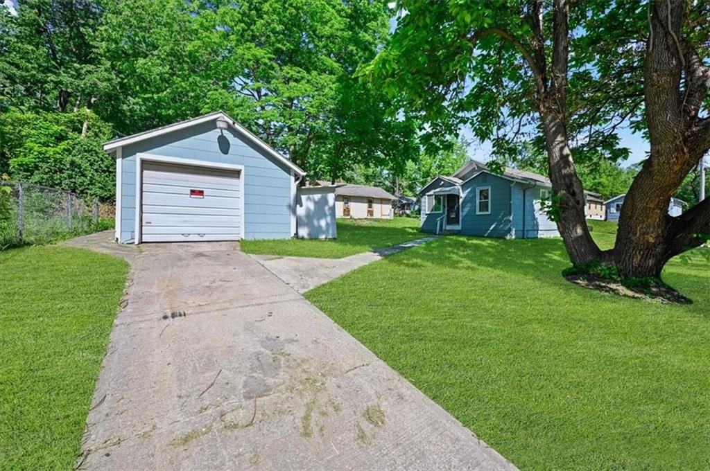 2917 E 61st Street — photo 15