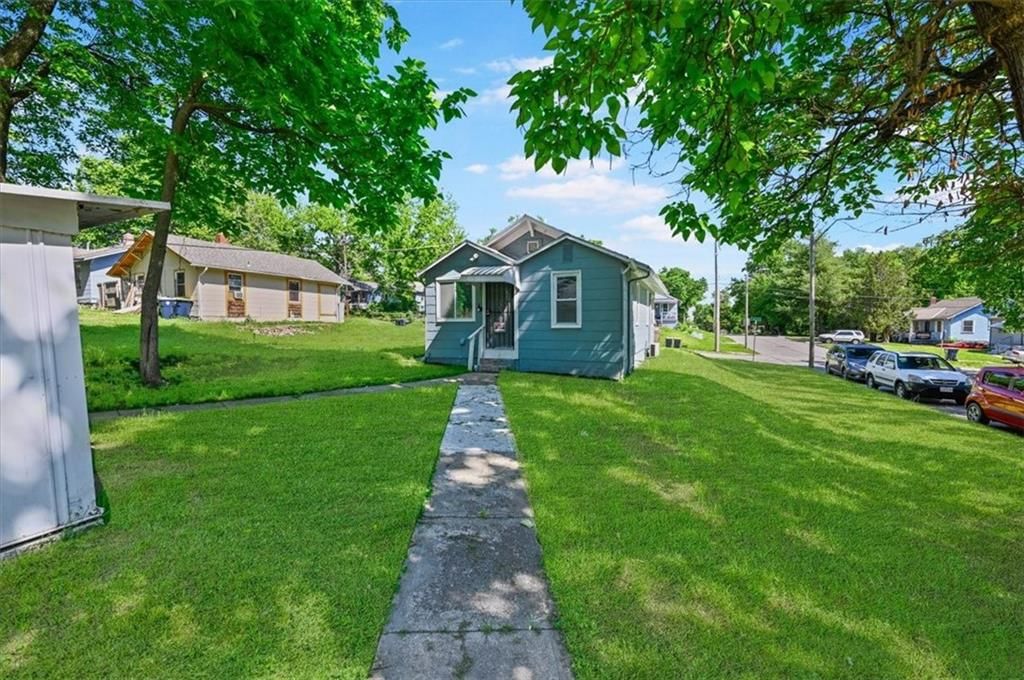 2917 E 61st Street — photo 17