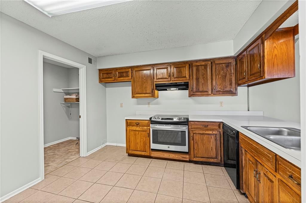 10810 W 116th Street — photo 9