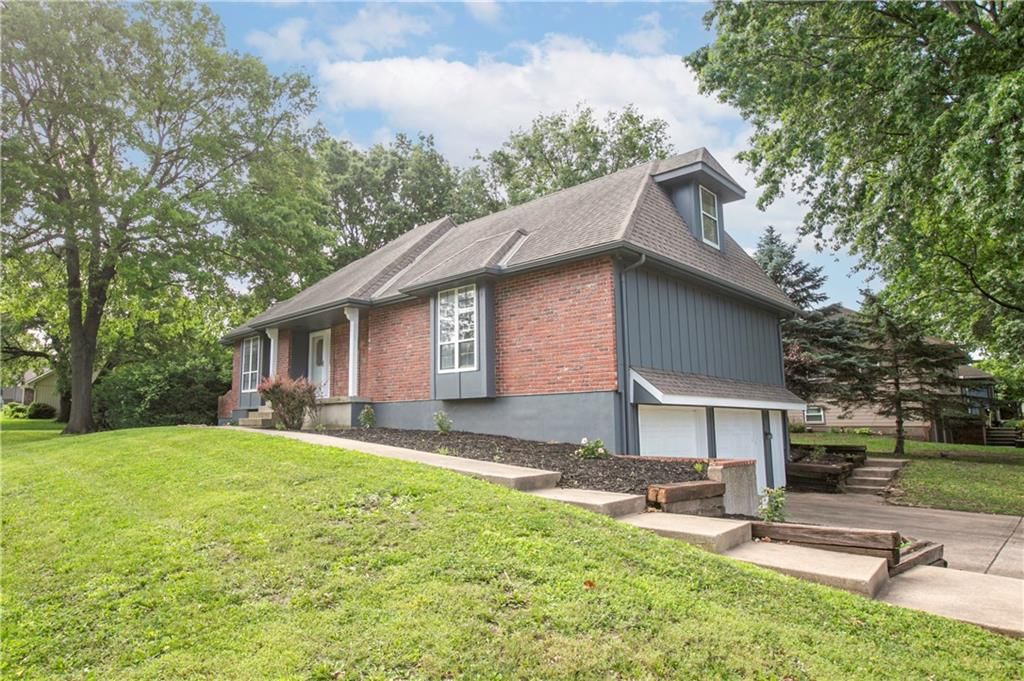 115 N PARK Drive — photo 2