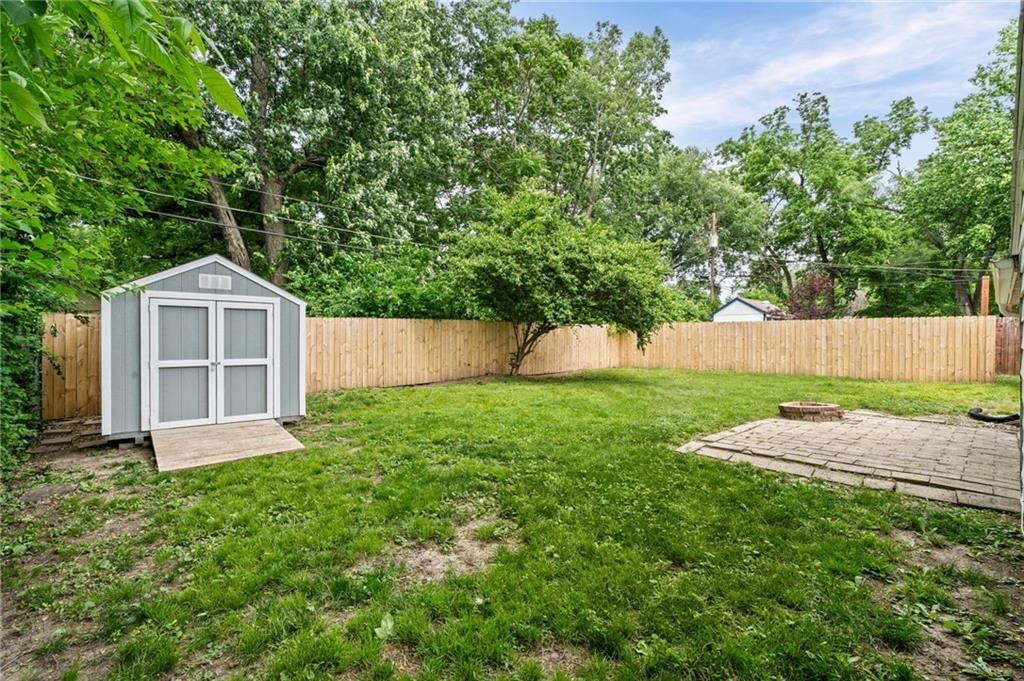9022 Grand Avenue — photo 3