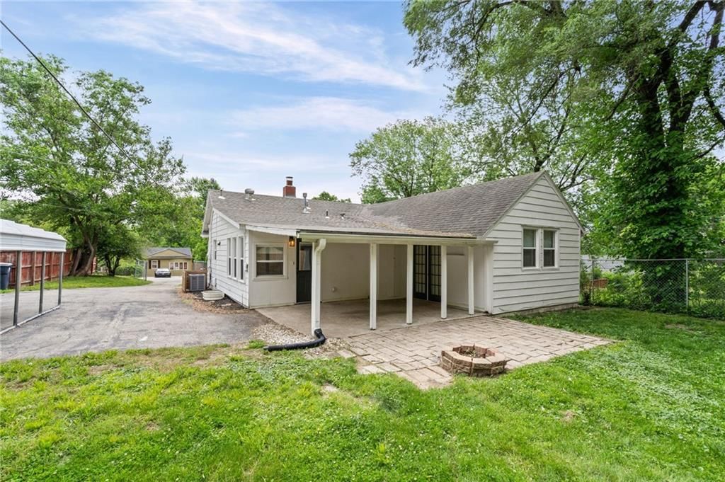9022 Grand Avenue — photo 4