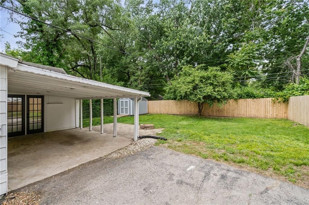 9022 Grand Avenue — photo 6
