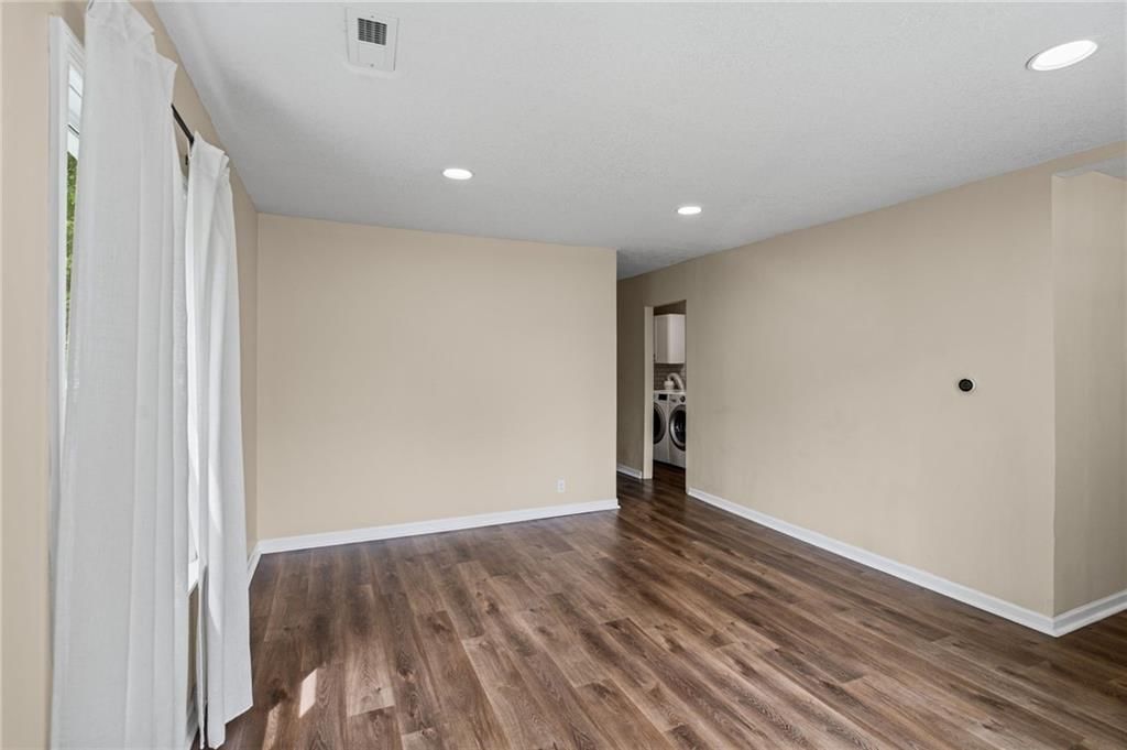 9022 Grand Avenue — photo 11