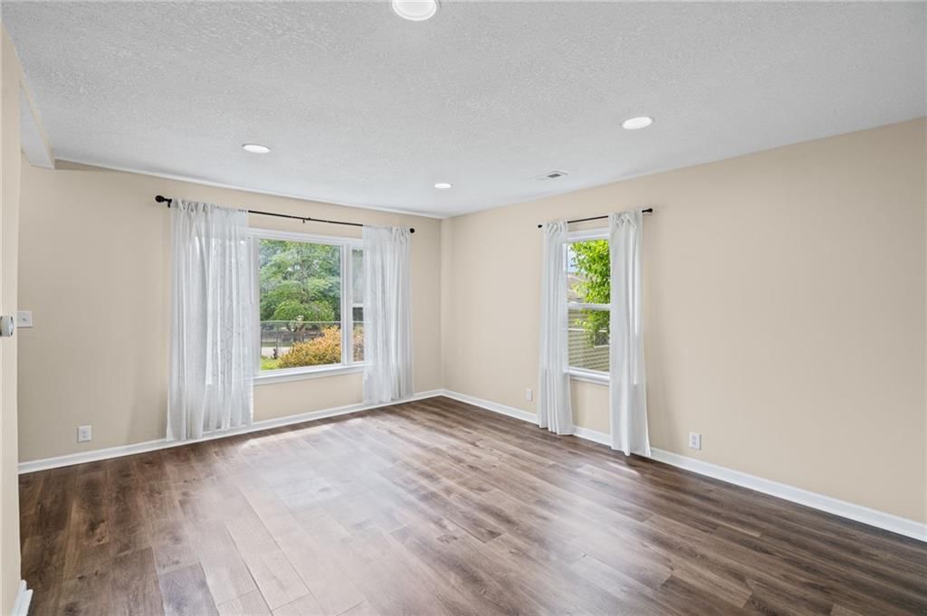 9022 Grand Avenue — photo 12