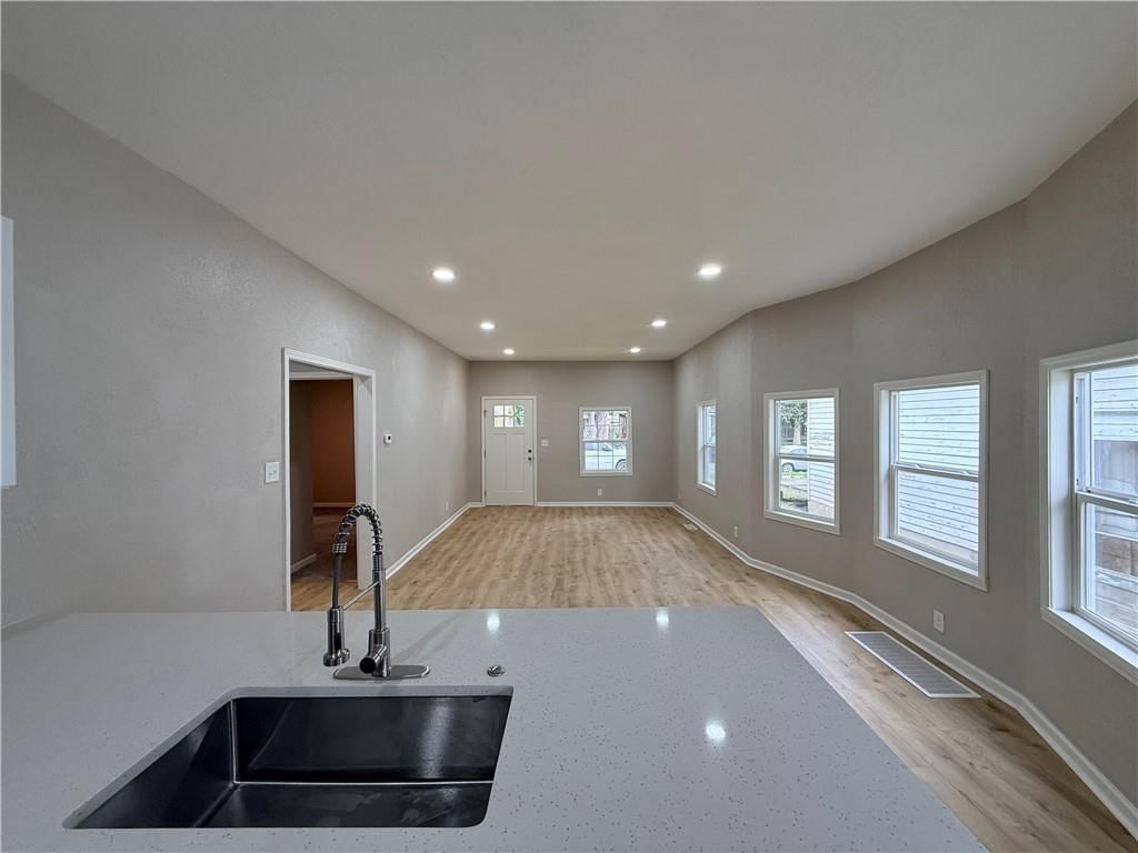 2610 Sacramento Street — photo 10
