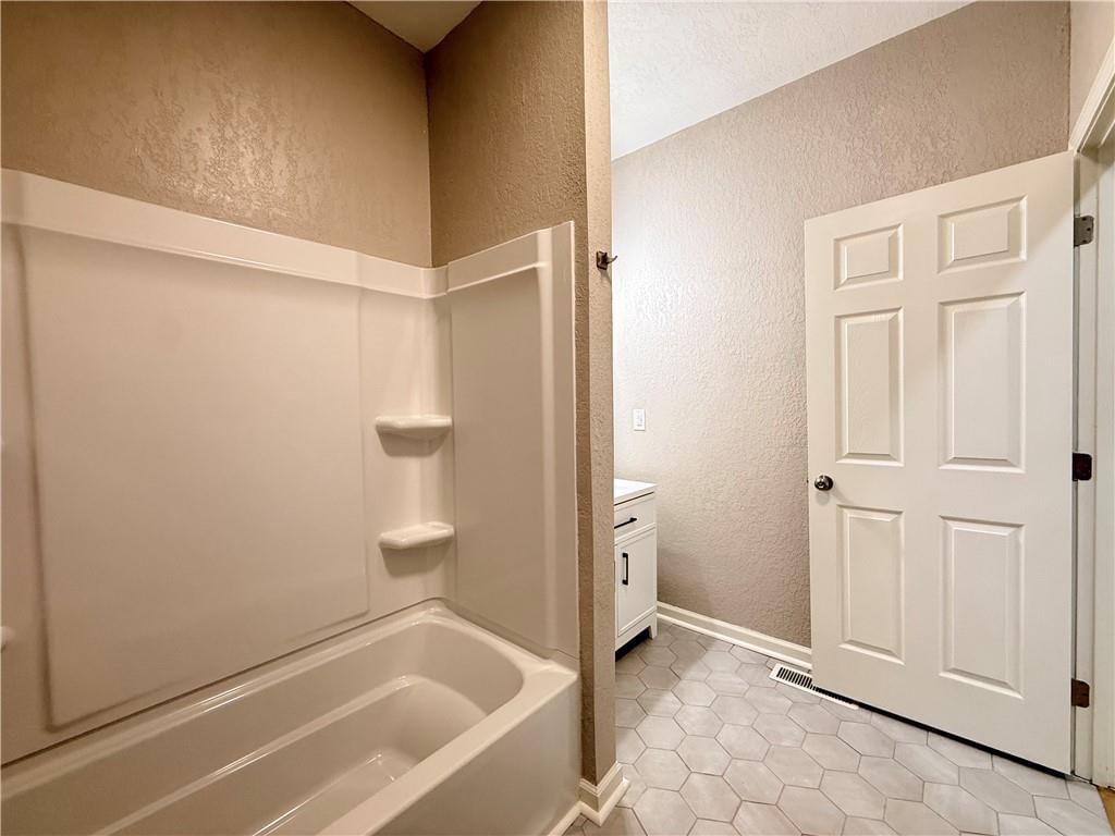 2610 Sacramento Street — photo 23