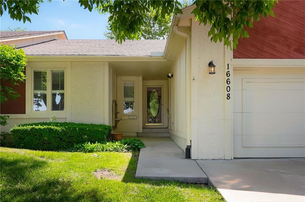 16608 W 133rd Street — photo 2