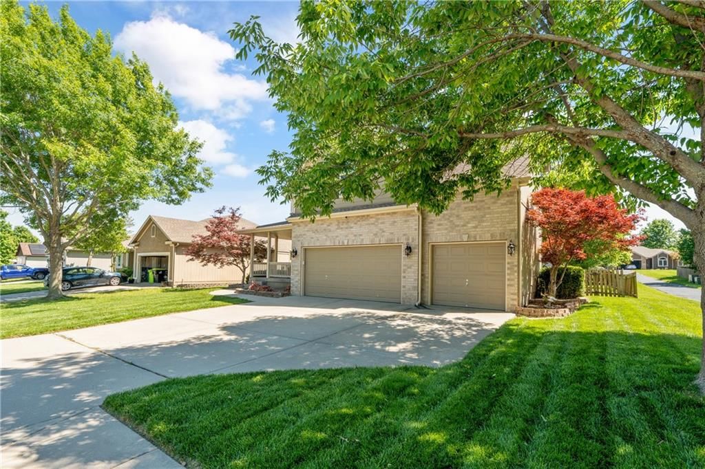 2208 NE Janessa Drive — photo 3