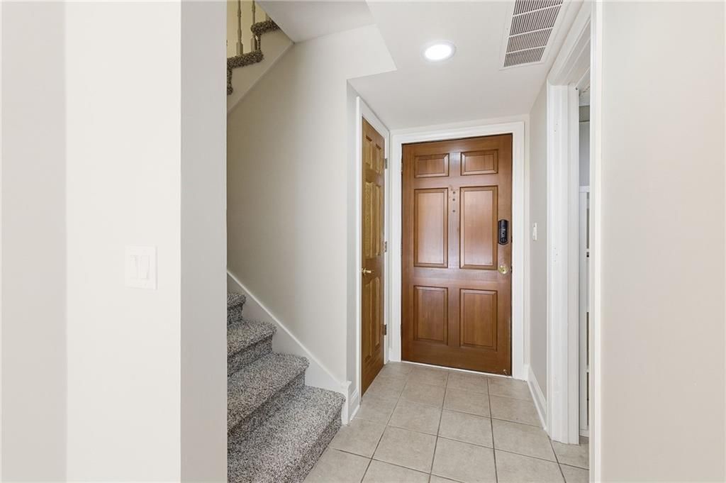 4511 Headwood Drive — photo 2