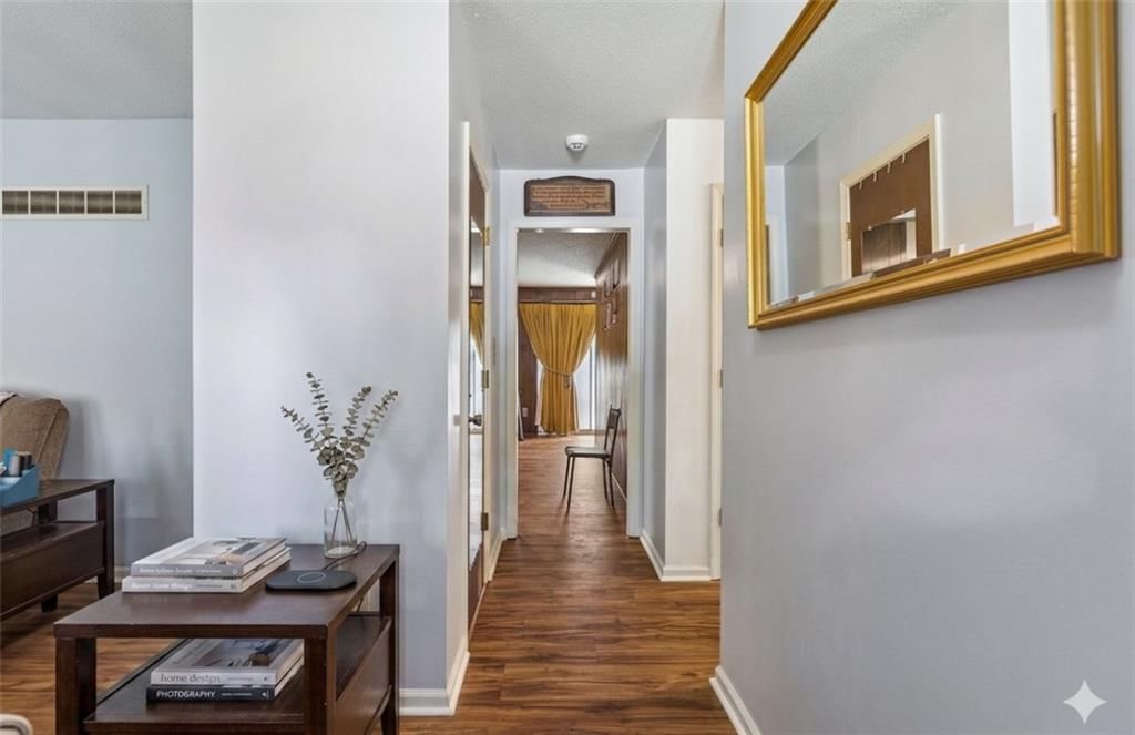 316 Hawthorne Drive — photo 3