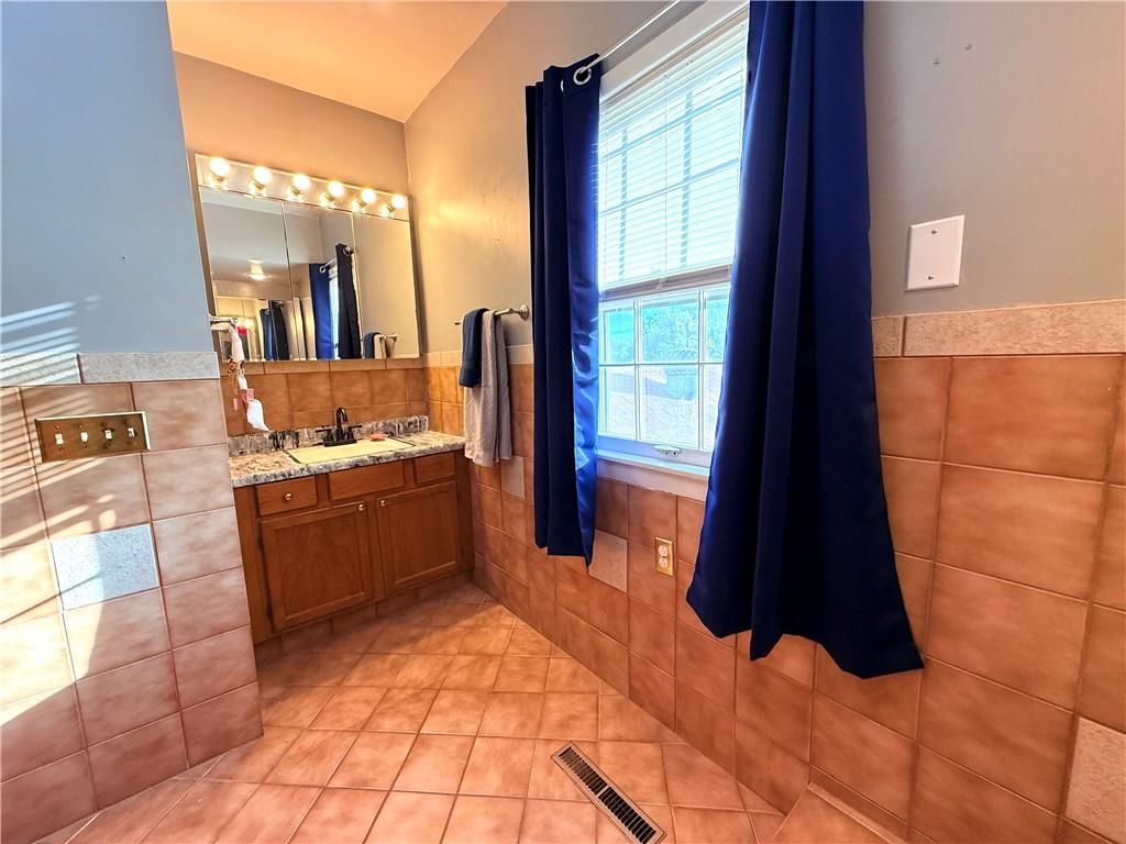 412 S Main Street — photo 30