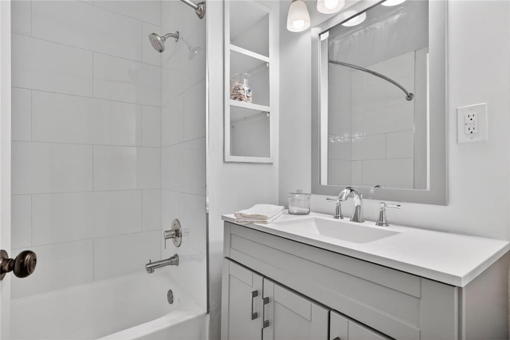 5831 Tracy Avenue — photo 11