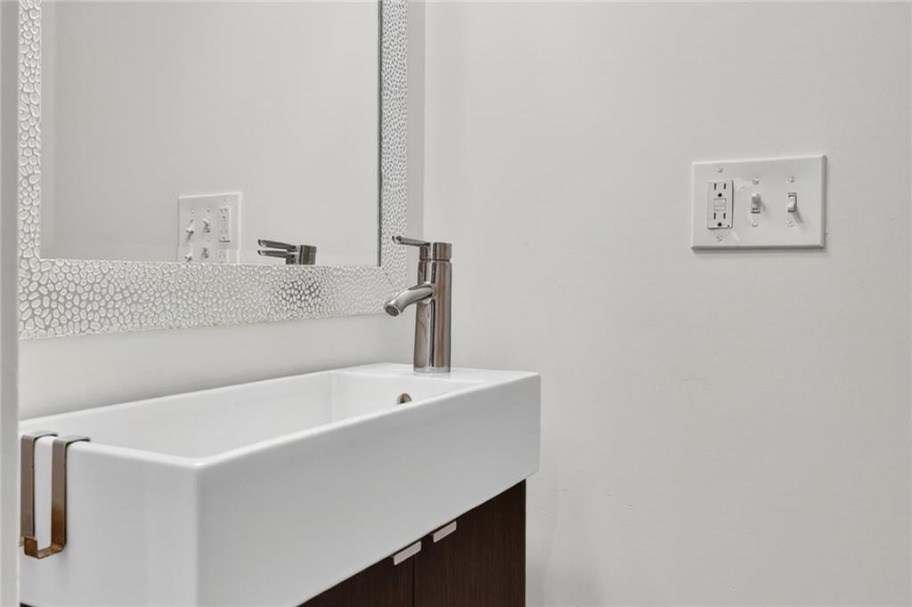 5831 Tracy Avenue — photo 12