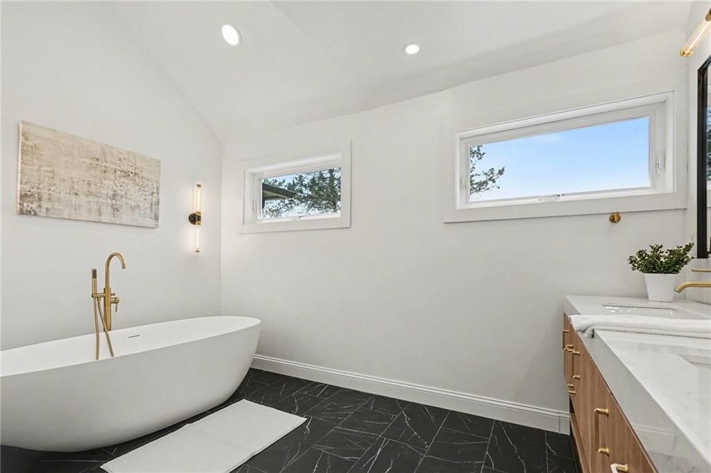 107 E Santa Fe Trail — photo 22