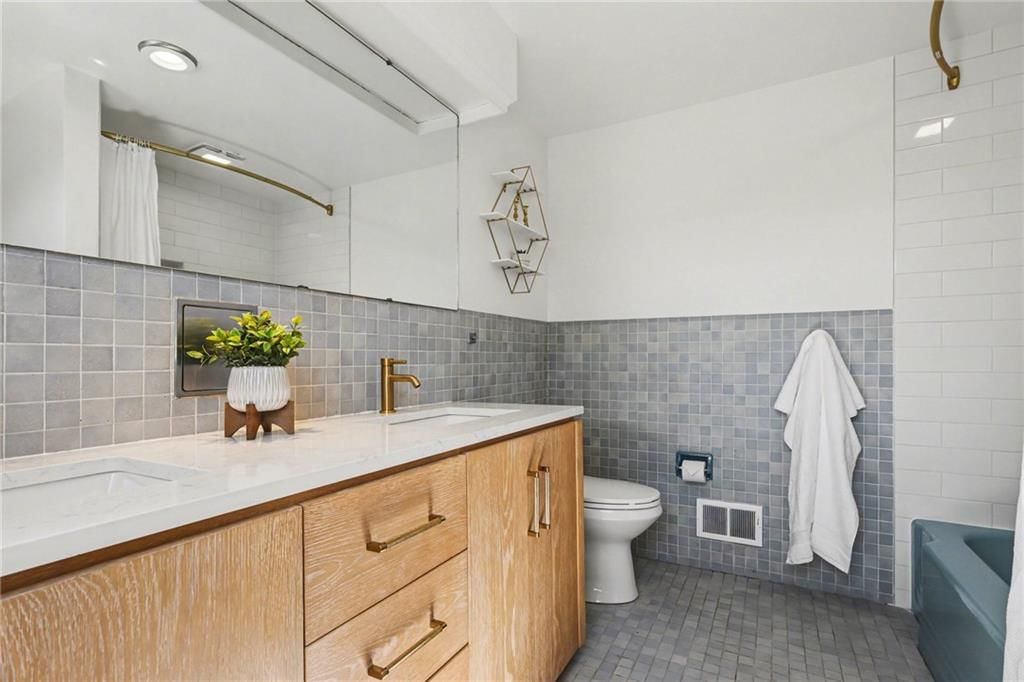 107 E Santa Fe Trail — photo 35