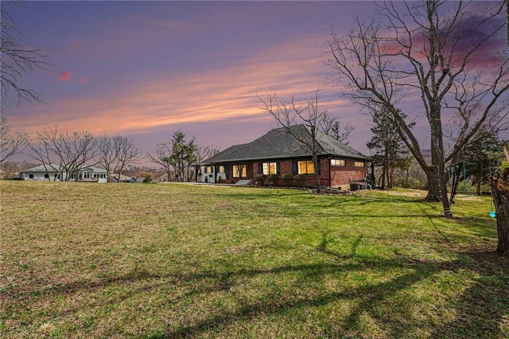 107 E Santa Fe Trail — photo 46