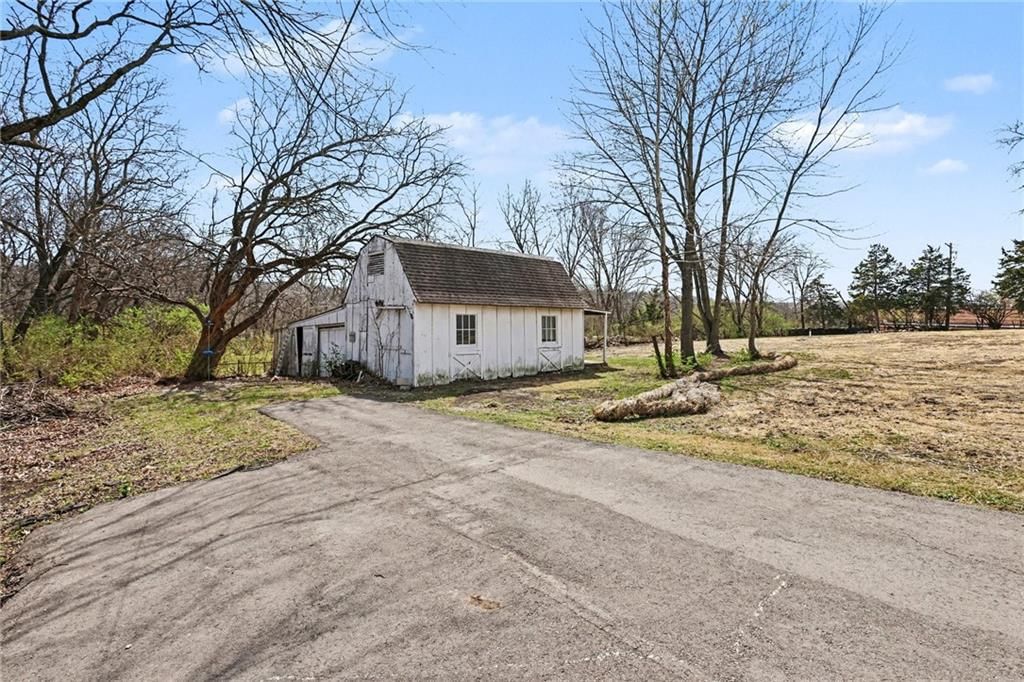 107 E Santa Fe Trail — photo 48