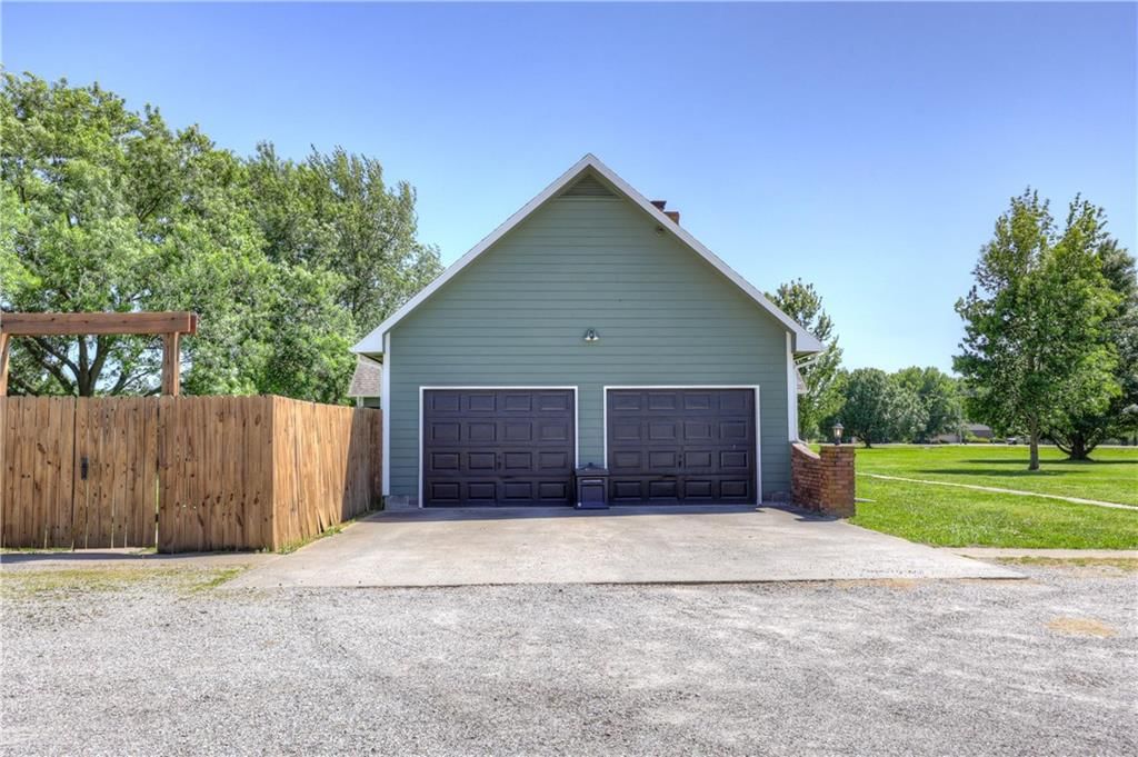 1810 N Free King Highway — photo 44