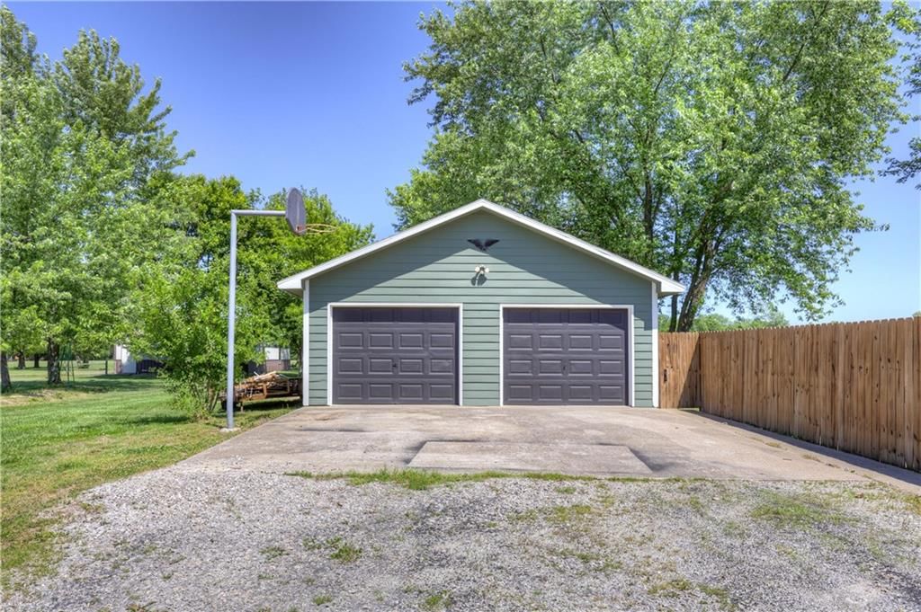 1810 N Free King Highway — photo 45