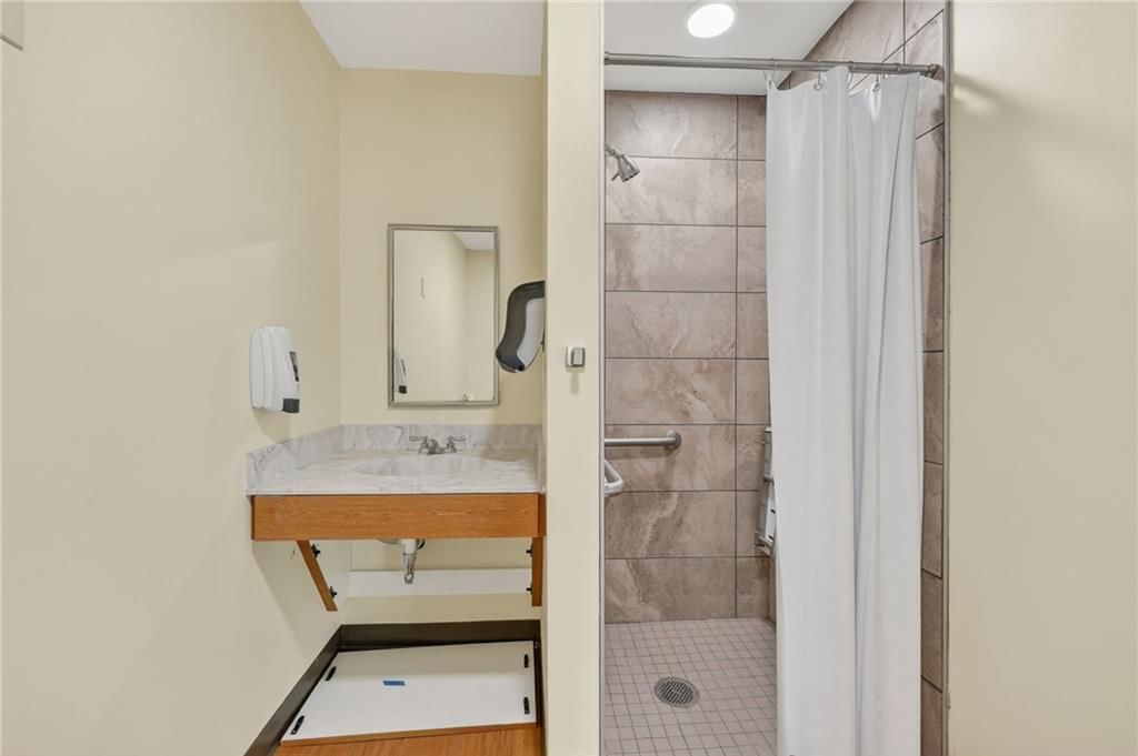 106 Hospital Drive — photo 35