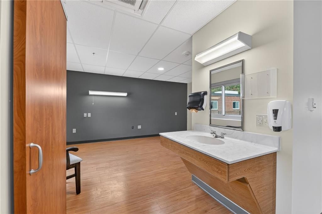 106 Hospital Drive — photo 39