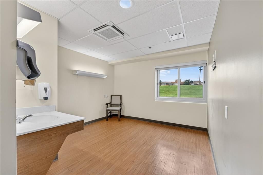 106 Hospital Drive — photo 41