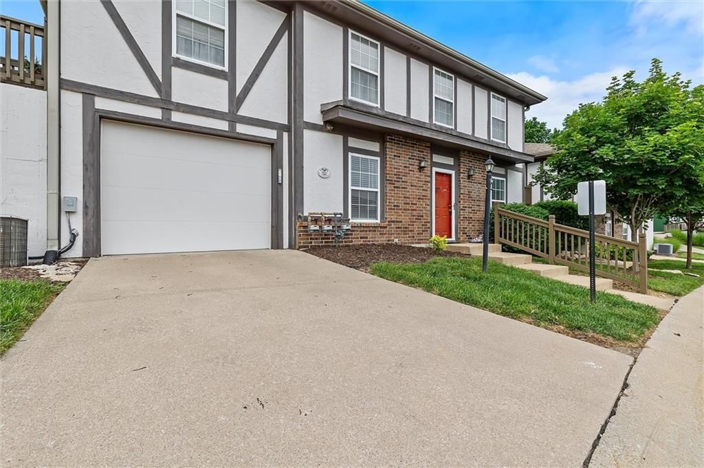 300 E Hansen Court — photo 2