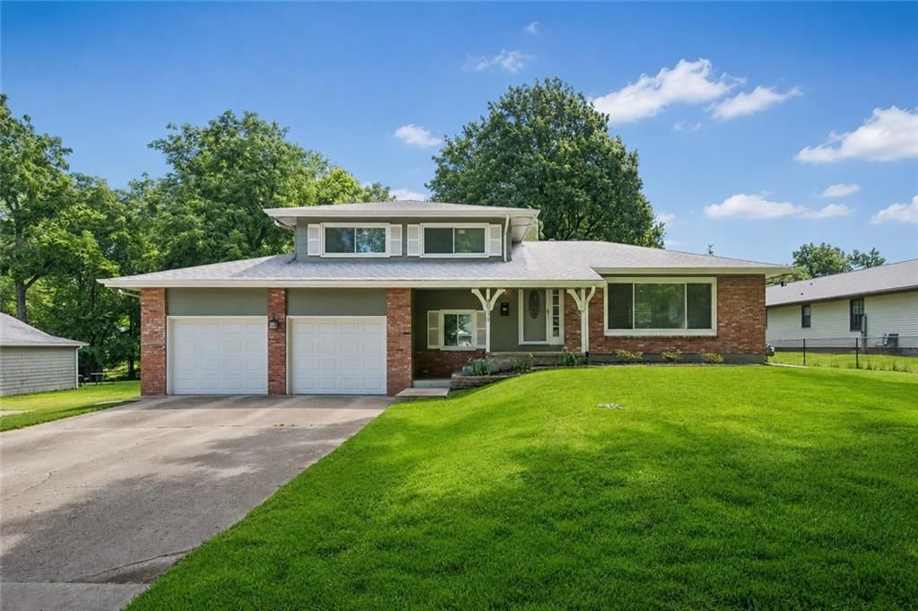 8039 Hemlock Street, Overland Park, KS