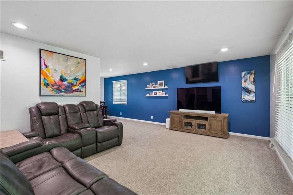 8039 Hemlock Street — photo 4