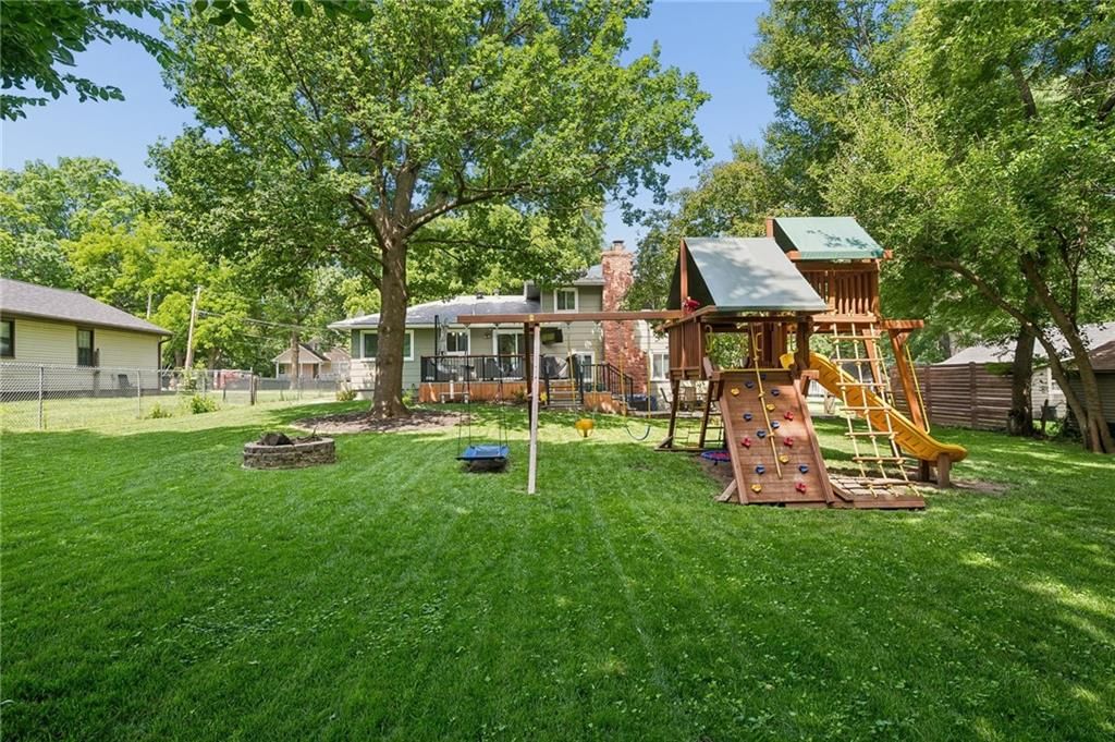 8039 Hemlock Street — photo 27