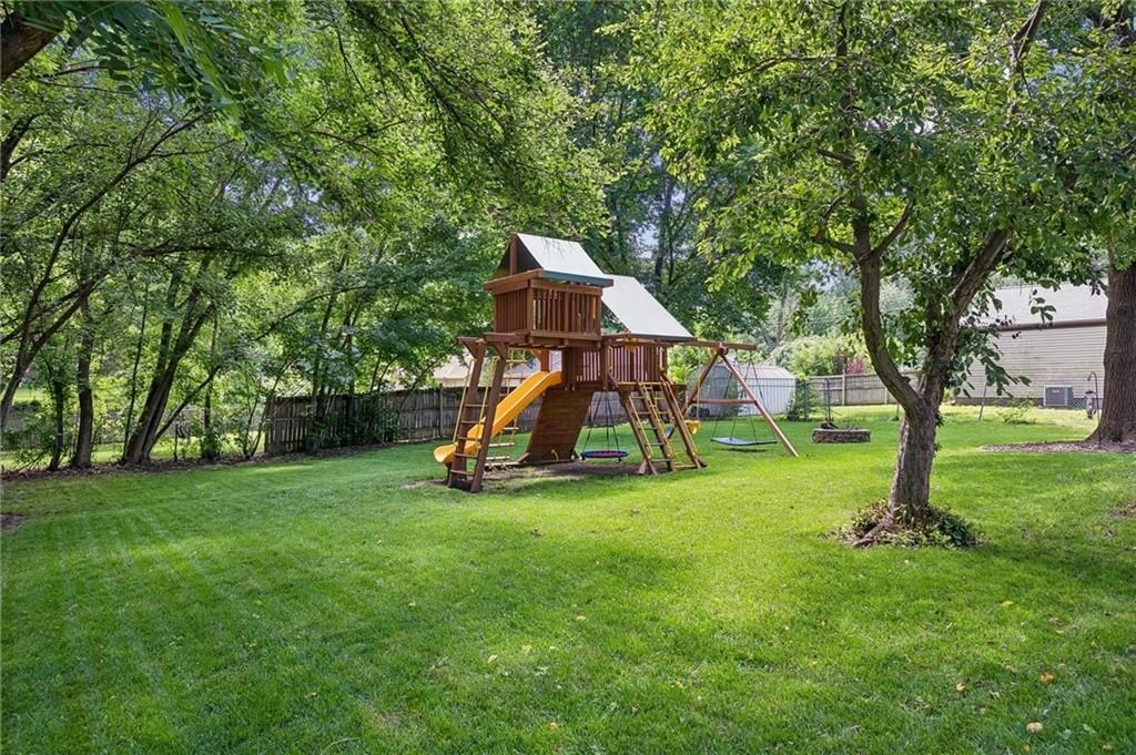 8039 Hemlock Street — photo 28