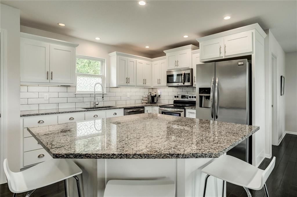 54 SE Lakeview Drive — photo 5