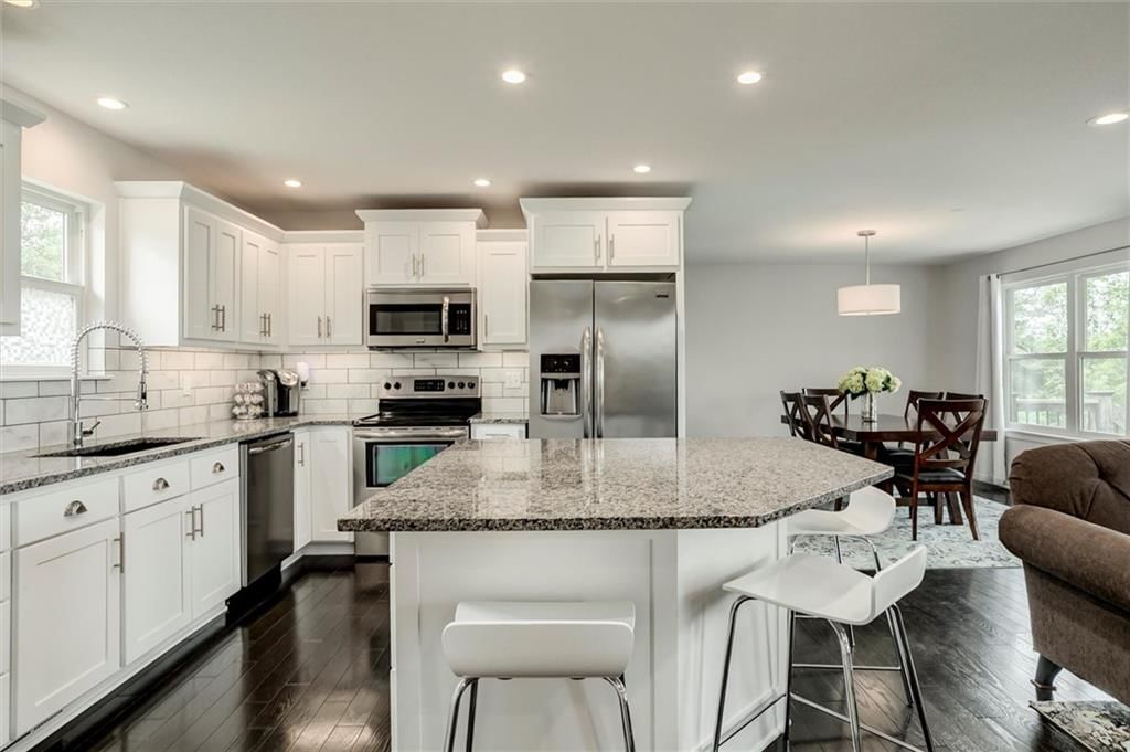 54 SE Lakeview Drive — photo 6