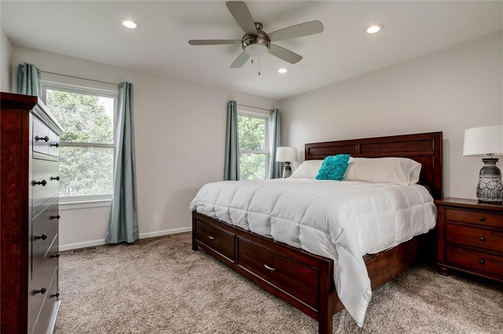 54 SE Lakeview Drive — photo 8