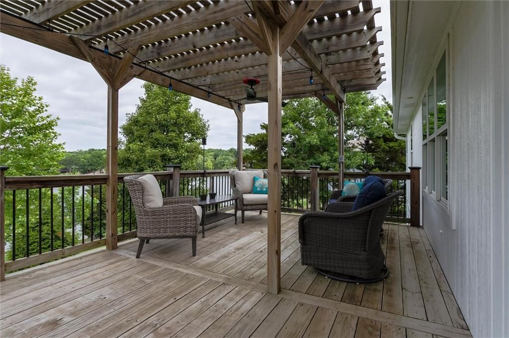 54 SE Lakeview Drive — photo 13