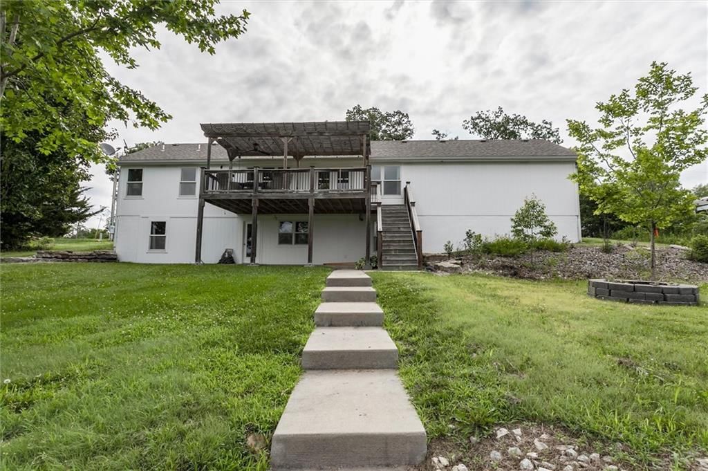 54 SE Lakeview Drive — photo 34