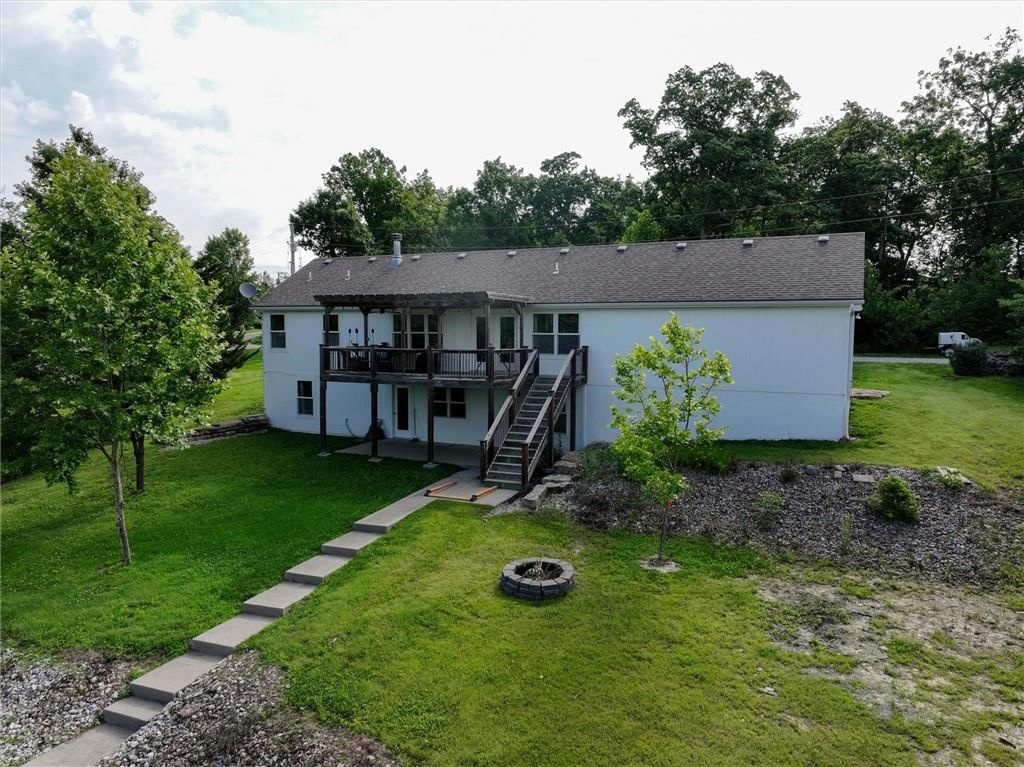54 SE Lakeview Drive — photo 48