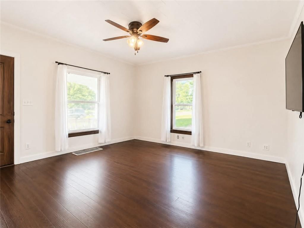 209 W 8th Street — photo 5
