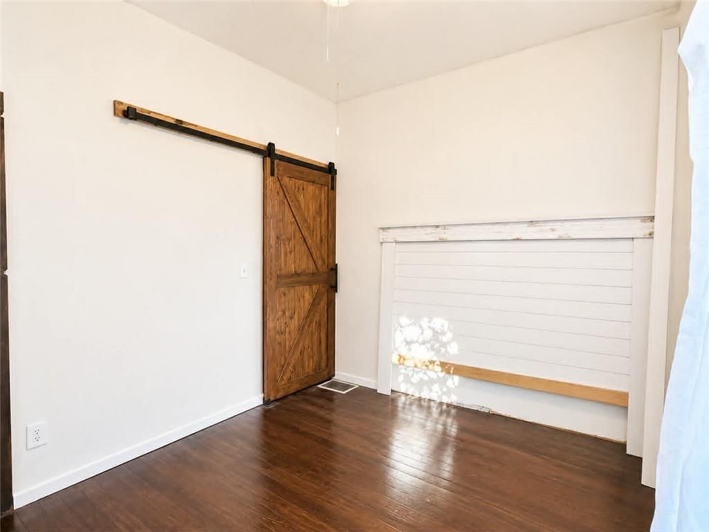209 W 8th Street — photo 6
