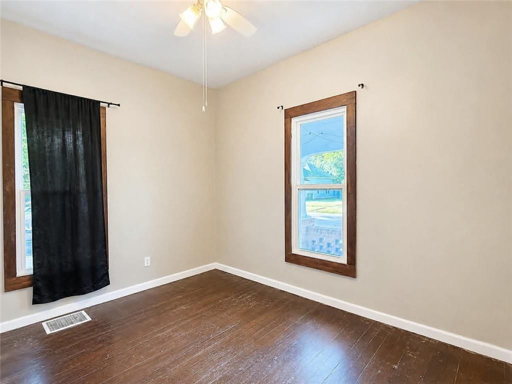 209 W 8th Street — photo 8