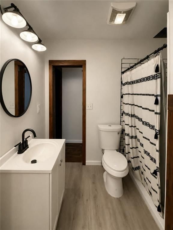 209 W 8th Street — photo 11