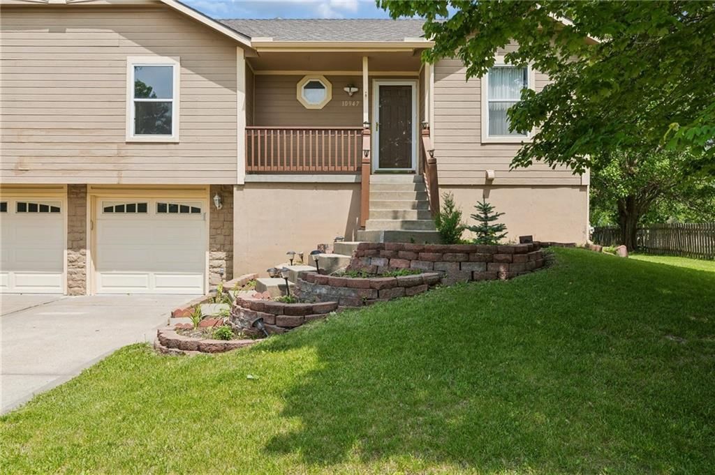 10947 N Wallace Avenue — photo 2