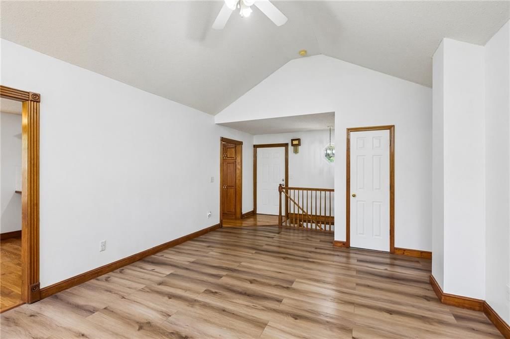 10947 N Wallace Avenue — photo 4