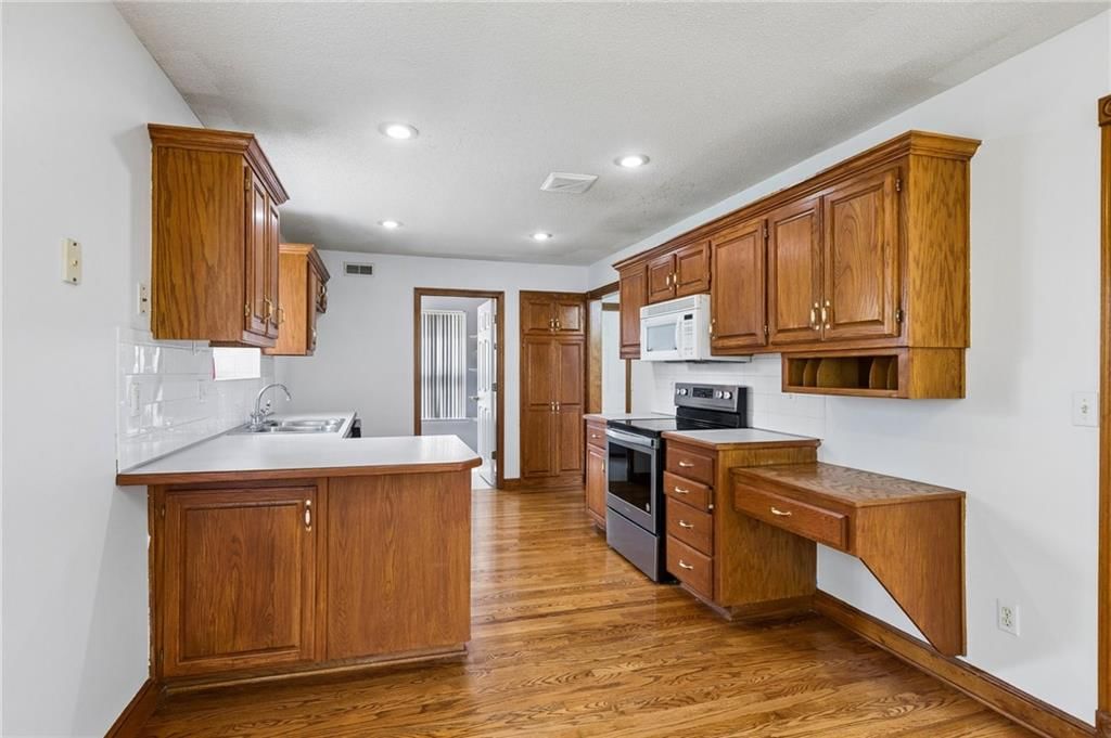 10947 N Wallace Avenue — photo 7